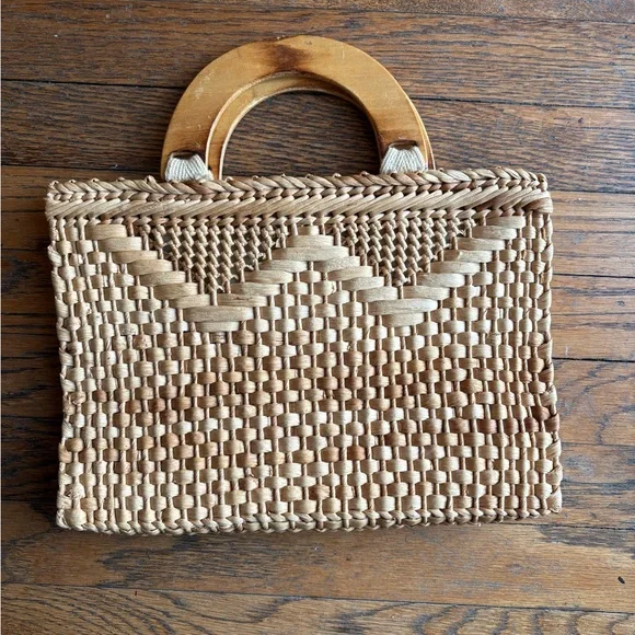 Handcrafted Tan Woven Bag with Wooden Handles Vintage - Picture 1 of 8
